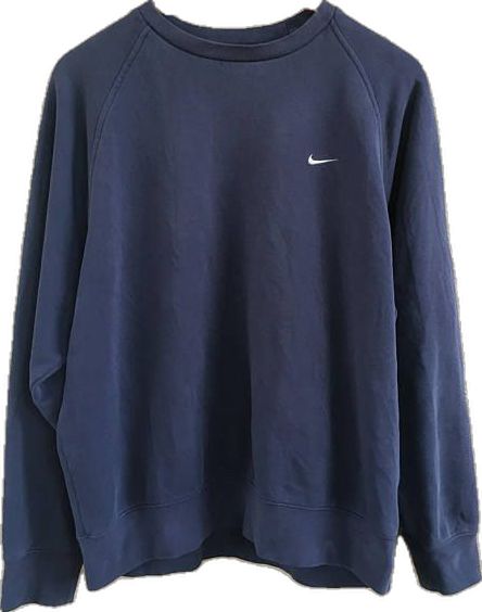 Nike Blue Sweatshirt, Dark Blue Sweatshirt Outfit, School Spring Pictures, Blue Clothes Aesthetic, Dark Blue Crewneck, Dark Blue Outfit, Dark Blue Sweatshirt, Big Shorts, Nike Jumper