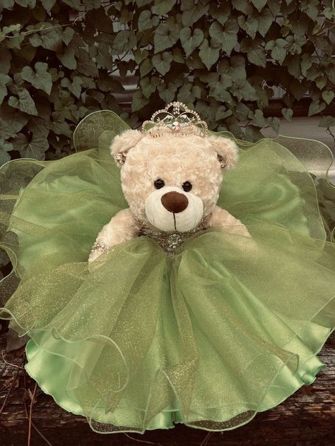 Mini Quinceañera Dress, Quinceanera Bear Green, Sage Green Teddy Bear Quince, Quinceanera Dresses Princess And The Frog, Light Green Quencinera Dresses, Sage Green Quinceanera Teddy Bear, The Princess And The Frog Quince, Princess Tiana Themed Quince, Fairy Quinceanera Theme Dresses