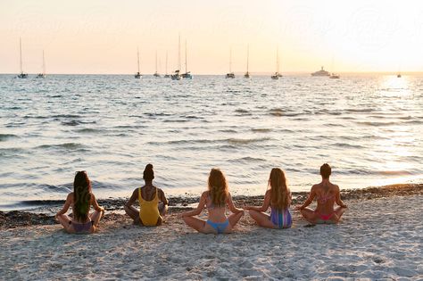 Yoga With Friends Aesthetic, Meditation On The Beach, Yoga Aesthetic Beach, Yoga At The Beach, Friends Meditating, Diverse Friend Group Aesthetic, Diverse Friend Group, Yoga With Friends, Group Of Female Friends