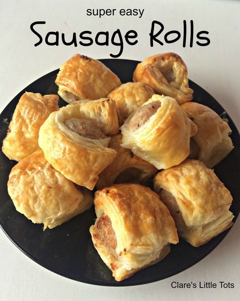 Mini Sausage Rolls, Homemade Sausage Rolls, Sausage Rolls Recipe, Puff Pastries, Christmas Buffet, Quick Food, Doner Kebab, Homemade Sausage, Frozen Puff Pastry