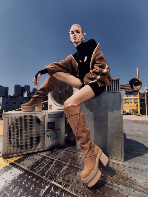 Feels Like Ugg (Ugg) Boot For Women, Ootd Fall, Like U, Fall Winter 2024, Seoul South Korea, Shoe Store, Winter 2024, Platform Boots, From Instagram