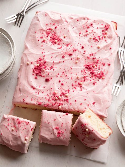 Vanilla Bean Sheet Cake with Strawberry Frosting Cake With Strawberry Frosting, Strawberry Icing, Spoon Fork Bacon, Cake With Strawberry, Strawberry Frosting, Sheet Cake Recipes, Cake Walk, Dried Strawberries, Strawberry Cakes