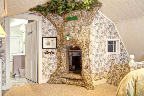 Vacation Rentals with Secret Rooms and Hidden Passages | Cheapism.com Cool Secret Rooms, Hidden Rooms In Houses, Secret Rooms In Houses, Hidden Passage, Secret Passages, Cottage Room, Secret Passageways, Hidden Spaces, Secret House