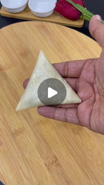 Samosas With Phyllo Pastry, How To Fold A Samosa, How To Make Samosa Wrap, How To Fold Samosas Step By Step, Samosa Folding Technique, How To Make Samosas Dough, Sambousek Recipe, Samosa Recipe Videos, How To Fold Samosas