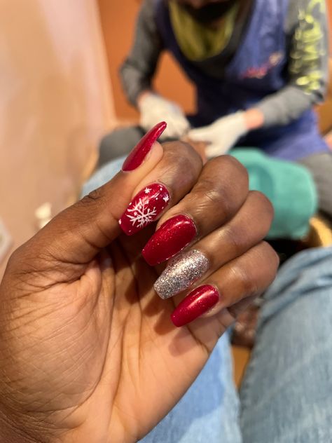 Holiday Nails Brown Skin, Nails Ideas On Dark Skin, Christmas Nails Dark Skin, Winter Nail Colors For Dark Skin, Dark Nail Polish On Dark Skin, Red Nails Dark Skin, Nails On Dark Skin, Christmas Nails Ideas, Nail Glam