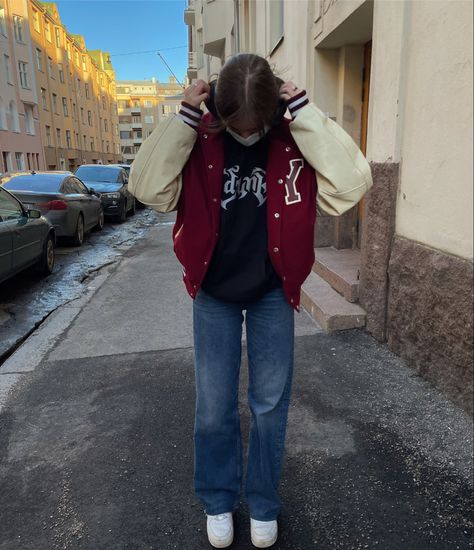 Maroon Varsity Jacket Outfit, Lettermen Jacket Outfit, Letterman Jacket Outfit, Varsity Jacket Outfit, Maroon Jacket, Alt Girl, Jacket Outfit, Letterman Jacket, Swaggy Outfits