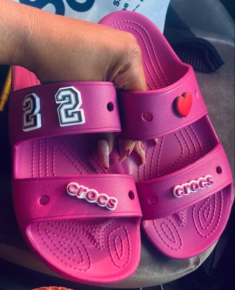 Crocs, pink Faux Locs Marley Hair, Slipper Outfit, Crocs Slides, Crocs Slippers, Slides Outfit, Pretty Sneakers, Pink Crocs, Crocs Fashion, Trendy Shoes Sneakers