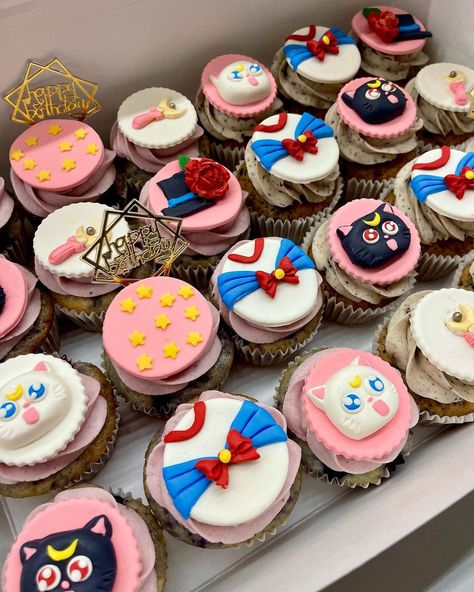 Sailor Moon Cupcakes, Sailor Moon Food, Moon Food, Sailor Moon Cakes, Moon Baby Shower Theme, Sailor Moon Birthday, Chocolate Parfait, Sailor Moon Wedding, Moon Baby Shower