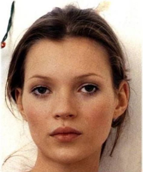 1990’s Makeup, Supermodel Body, Kate Moss 90s, 90s Makeup, Queen Kate, 90s Model, Linda Evangelista, Christy Turlington, Kiss Makeup