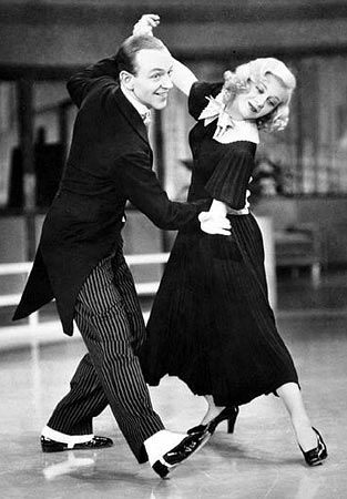 Fred Astaire and Ginger Rogers, Cheek to Cheek: Top 10 Classic Hollywood Dance Scenes Fred Astaire And Ginger Rogers, Classic Dance, Fred And Ginger, Photo Star, Lindy Hop, Ginger Rogers, Swing Dancing, People Dancing, Swing Dance