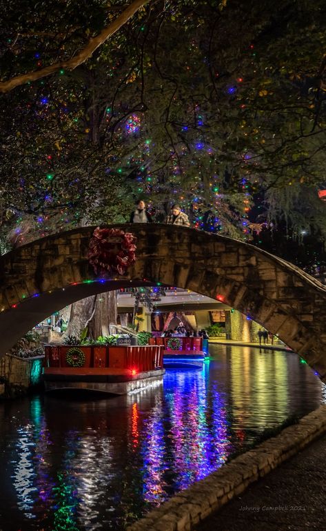 San Antonio Riverwalk Christmas, San Antonio Texas Riverwalk, San Antonio Skyline, Blurry Aesthetic, San Antonio Riverwalk, Texas Christmas, Downtown San Antonio, Downtown San Diego, Holiday Market