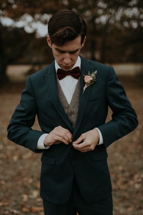 Charming Christmas Tree Farm Wedding Inspiration | Junebug Weddings Green Tux, Fall Wedding Trends, Groom Wedding Attire, Wedding Suits Groom, Wedding Groomsmen, Party Kleidung, Wedding Dress Pictures, Groomsmen Suits, Groomsmen Attire