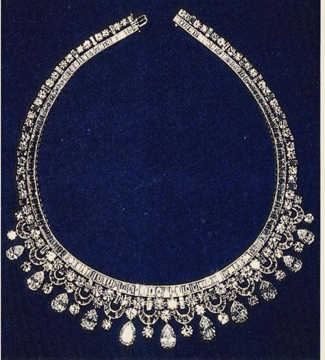 Brightland Taylor on Instagram: “The King Khalid Diamond Necklace 💎 👑 During a royal visit to the Middle East in 1979, Queen Elizabeth was given this #HarryWinston diamond…” King Faisal, Royal Crown Jewels, The Bling Ring, Fantasy Closet, Harry Winston, Fringe Necklace, Royal Jewels, Royal Jewelry, Crown Jewels