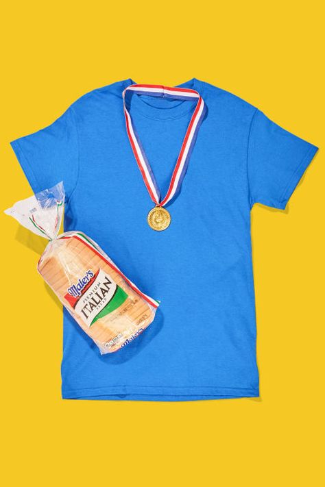 Bread Winner: Throw on a brightly colored T-shirt and a fake medal, grab a loaf of bread, and you're golden. This fun, easy and inexpensive DIY Halloween costume works great for any last minute party. Find more easy, fun and inexpensive last minute DIY Halloween costumes here. Easy Last Minute Costumes, Halloween Puns, Pink Fur Coat, White Collared Blouse, White Tulle Skirt, Last Minute Costumes, Last Minute Halloween Costumes, Creative Costumes, Funny Costumes