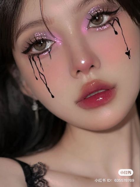 Douyin Style, Makeup Canvas, Weibo Girl, Makeup Layout, Makeup Douyin, Vampire Bride, Anime Eye Makeup, Chinese Social Media, Halloween Makeup Pretty