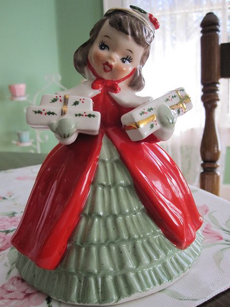 So sweet!  I have this!!!  Got it for my 10th Christmas...passed it on to my daughter! Love it! Lefton Figurines, 1950s Christmas, Christmas Collectibles, Old Fashioned Christmas, Antique Christmas, Christmas Figurines, Christmas Past, Christmas Memory, Noel Christmas