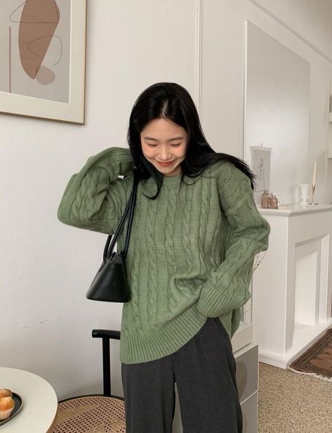 Baggy Turtleneck Outfit, Baggy Turtleneck, Study Outfit, Ulzzang Aesthetic, Grunge Tops, Fashion Aesthetic Outfits, Clothes Grunge, Sunglasses Cute, Mum Jeans