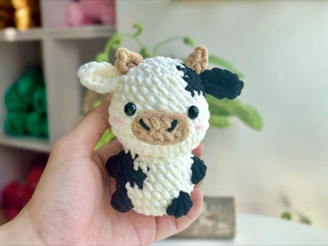 Crochet Pattern Cow, Crochet Pattern No Sew, No Sew Crochet Pattern, Cow Crochet Pattern, No Sew Amigurumi, Crochet Farm Animals, No Sew Crochet, Cow Crochet, Ideas Para Tejer