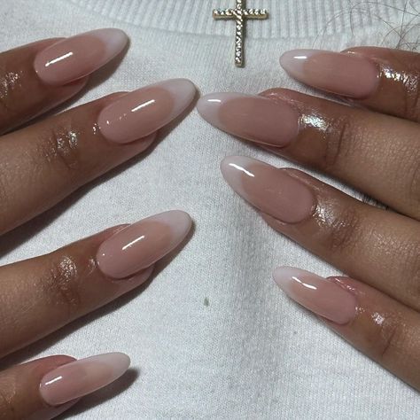 GELX NAILS | Grad nails 👩🏻‍🎓 | Instagram Acrylic Dip Nails, Grad Nails, Wedding Day Nails, Ballet Nails, Soft Nails, Ideas Nails, Nails Summer, Oval Nails, Neutral Nails