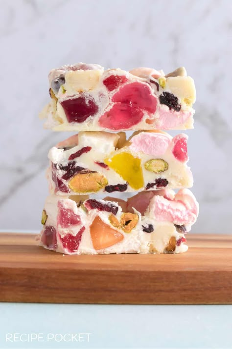 White Rocky Road Christmas, Rock Road Recipe, White Chocolate Rocky Road Fudge, Rocky Road White Chocolate, White Chocolate Rocky Road Recipe, White Rocky Road, Christmas Rocky Road White Chocolate, White Chocolate Ideas, White Chocolate Deserts