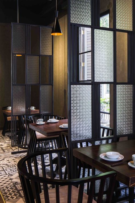 Restaurant Divider Ideas, Restaurant Screen Design, Booth Divider Ideas, Restaurant Partition Design, Restaurant Divider, Restaurant Booth Design, Restaurant Partition, Room Deviders, Restaurant Booth