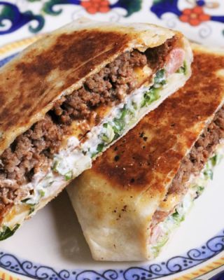 Step up your burger game this Memorial Weekend by crunch wrapping that burger! Bonus: the toppings aren't falling out onto your plate on with this one. #BurgerMonth #GirlCarnivore #nationalburgermonth #burgeroftheday #burgernight #burgerweekend #grillingseason #crunchwrapsupreme #crunchwrap #tacobellcopycat #tacoburger #thespiffycookie #cbusfoodbloggers Crunchwrap Burger, Tortilla Burgers, Chicken Avocado Enchiladas, Taco Burgers, Burger Wrap, Crunchwrap Recipe, Homemade Crunchwrap, Taco Burger, Biscuits Recipes