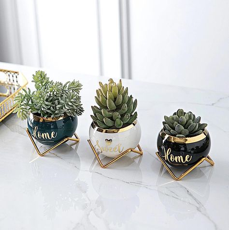 Planters | Flower Pots | Home Decor | Decor Ideas | Living Room | Centerpiece | Interior | Kitchen | Dining Room | Table Decor | Plants #plant #planters #homedecorideas #decor #decoration #decorationideas #interiordesign #interior #interiordesignideas #furniture Essentials For New Home, Gifts For New House, Couples Living Room, New Home Gift Ideas, Modern Living Room Table, New Home Essentials, Home Gift Ideas, Best Housewarming Gifts, Dining Room Table Decor