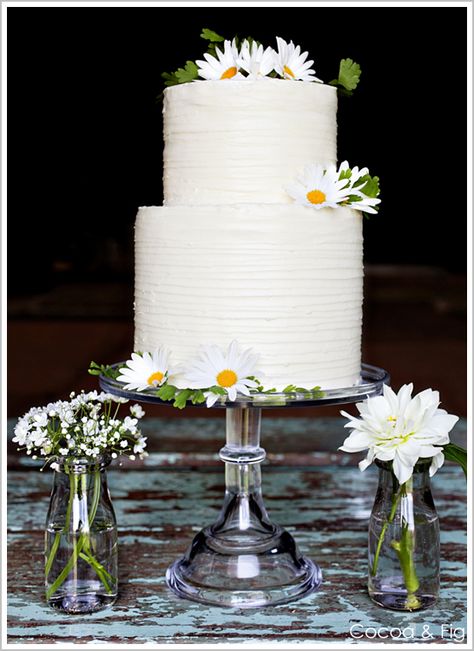 Daisy Wedding Cakes, Daisy Cake, Lantern Wedding, Boho Wedding Cake, Wedding Cakes Elegant, Daisy Cakes, Daisy Wedding, Cake Blog, Simple Wedding Cake