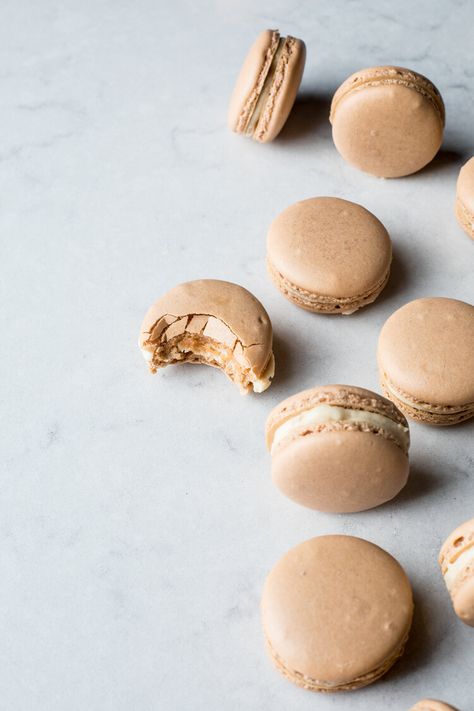 Salted Caramel Macaroons, Salted Caramel Macarons, Macaron Ideas, Triple Layer Chocolate Cake, Caramel Macarons, Pastry Case, Sweets Photo, Macaron Filling, French Baking