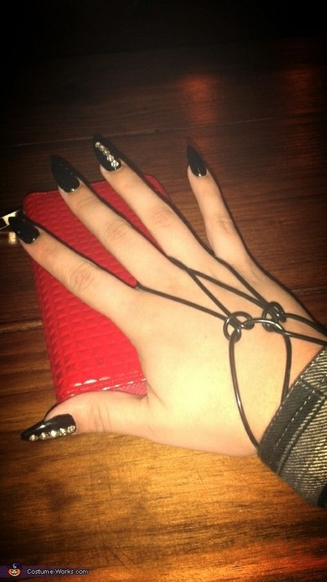 Chola Nails Acrylic, Chola Nails, Chola Costume, Rework Clothes, Jelly Bracelets, Rubber Bracelets, Fake Nails, Nail Tips, Jelly