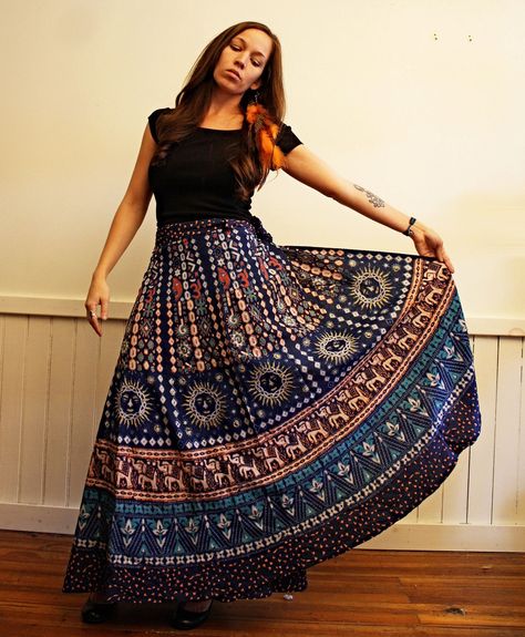 Bohemian Outfits Party, Bohemian Skirt Outfit, Ethnic Skirts, Teenage Style, Bohemian Skirts, Long Skirt And Top, Skirt Tops, Skirts And Tops, Elephant Fabric