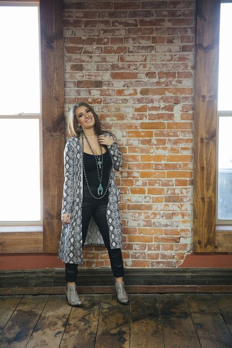 Snake Print Kimono Outfit, Ariat Dixon Outfit, Ariat Dixon Boot Outfit, Dixon Boots Outfit, Ariat Dixon Boot, Ariat Dixon, Nfr Outfits, Cute Fall Fashion, Leather Pants Outfit