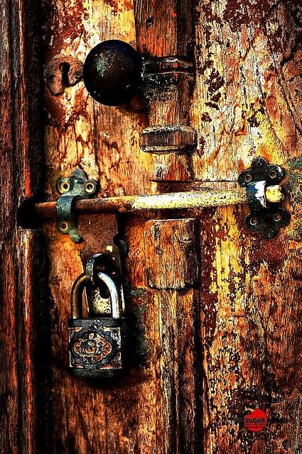 rusty & rustic & rugged...closed #door...it makes me think of an ancient world, what do you think? Door Knobs And Knockers, Old Keys, Door Detail, Doors And Hardware, Old Doors, Door Furniture, Unique Doors, Beautiful Doors, Closed Doors