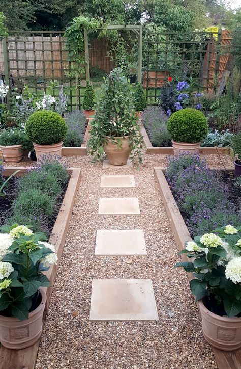 symmetry in garden Areas Verdes, Garden Wallpaper, Starting A Garden, Veg Garden, Have Inspiration, Home Vegetable Garden, Vegetable Garden Design, Vegetable Gardening, Garden Care