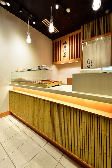 Japanes store design on Behance Japanese Interior Design Bedroom, Shop Store Design, Confectionery Shop, Japanese Coffee Shop, Japanese Restaurant Interior, Rooftop Restaurant Design, Japanese Living, Japan Interior, Bakery Shop Design