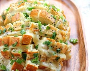 13 SCRUMPTIOUS PULL-APART BREAD RECIPES Blooming Onion Bread, Bloomin Onion Bread, Favorite Party Appetizers, Bloomin Onion, Onion Bread, Blooming Onion, Easter Appetizers, New Years Dinner, Pull Apart Bread