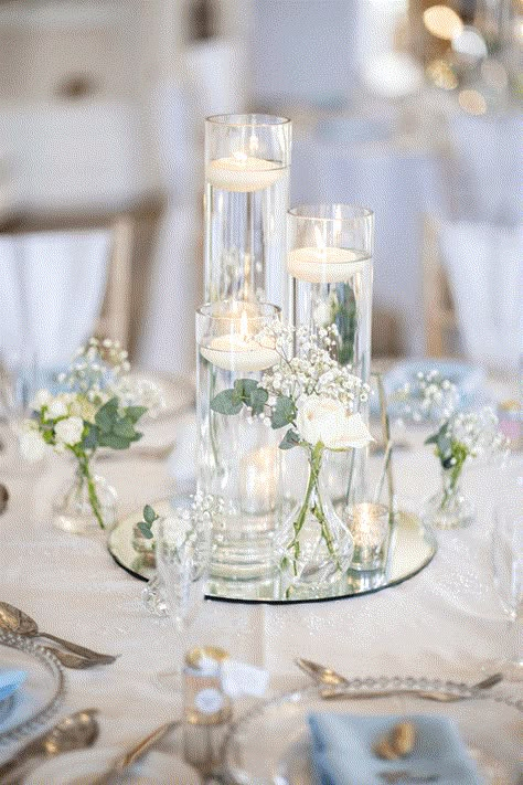 Round Table Centerpieces Wedding, Elegant Table Decor, Bud Vases Wedding, Bud Vase Centerpiece, Round Wedding Tables, Floating Candles Wedding, Floating Candle Centerpieces, Elegant Wedding Centerpiece, Candle Wedding Centerpieces