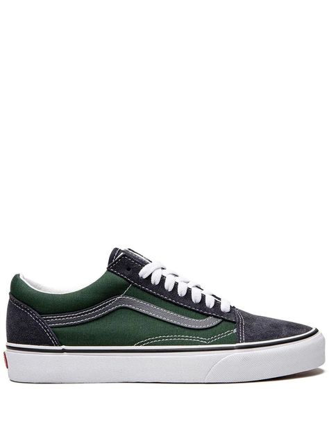 Shop Vans Old Skool sneakers Vans Verdes, Vans Vintage, Purple And Green Wedding, Vans Old Skool Low, Green Vans, Sneakers Vans, Balenciaga Track, Men's Vans, Vans Shop