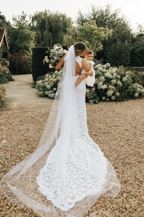 Wedding Photos With Infant, Bride With Daughter, Groom And Daughter Wedding Pictures, Bride Groom And Daughter Pictures, Groom And Daughter Pictures, Wedding Photos With Baby, Daughter At Wedding, Rustic Barn Wedding Reception, Wedding Photography Creative