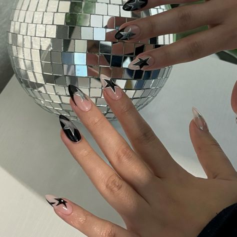 Color French Tip Nails Almond, Stargirl Nails, Coachella Nails, Black Silver Nails, Euphoria Nails, Silver Nail Designs, White And Silver Nails, Nails Silver, Hello Nails