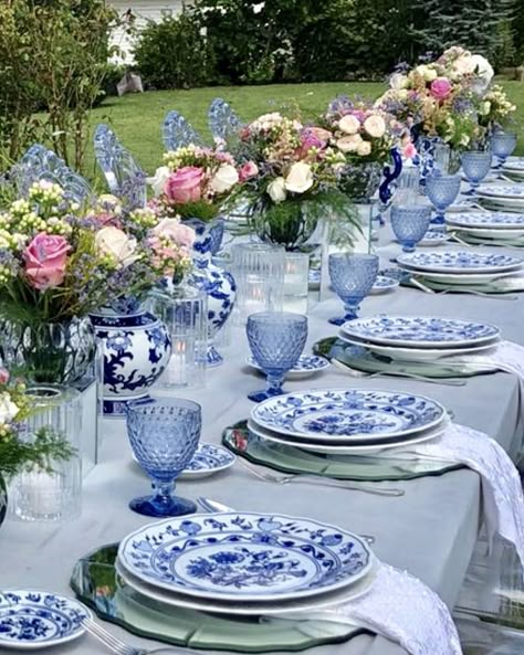 White Blue Table Setting, Blue Dinner Table Decor, Blue White Table Settings, Blue China Table Setting, Blue And White Luncheon Decor, China Table Setting Ideas, French Blue Table Setting, Delft Table Decor, Blue And White Dinner Party