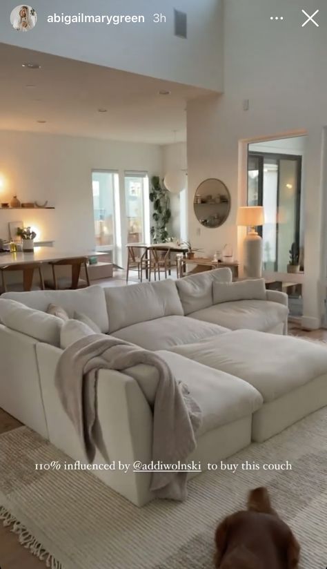 White Couch, Casa Clean, Elegant Living Room Design, Sala Grande, Dream House Rooms, Home Design Living Room, Apartment Decor Inspiration, Dream Apartment, Dream House Interior