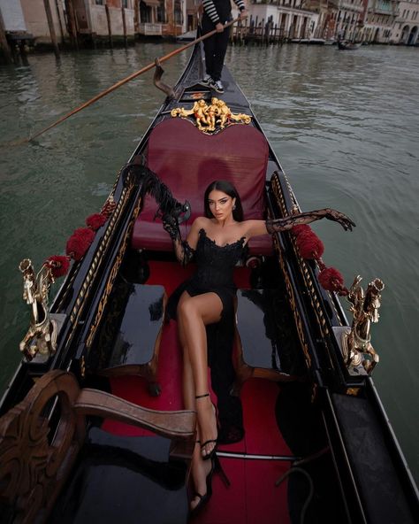 Lux Life Aesthetic, Fatale Woman Aesthetic, Mafia Photoshoot Ideas, Classy Woman Aesthetic, High Class Aesthetic, Mafia Photoshoot, Luxury Life Woman, Hotel Photoshoot Ideas, Dark Luxury Aesthetic