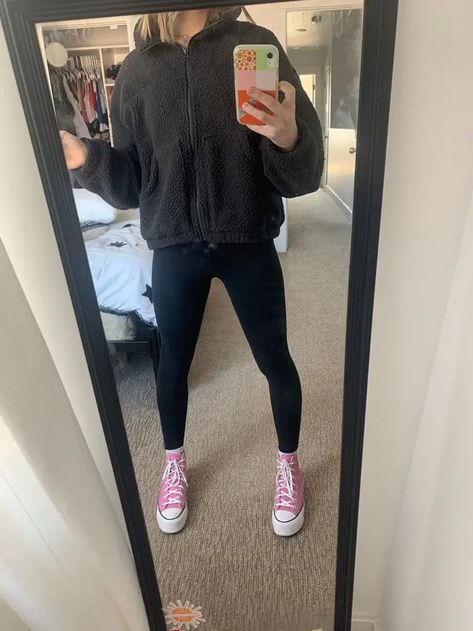 Comfy Outfits Sweatpants, Pink Converse Outfits, Pink Converse Outfit, Halle Sandberg, Pink Converse, Outfits With Converse, Lazy Outfits, Cute Outfits For School, Causual Outfits