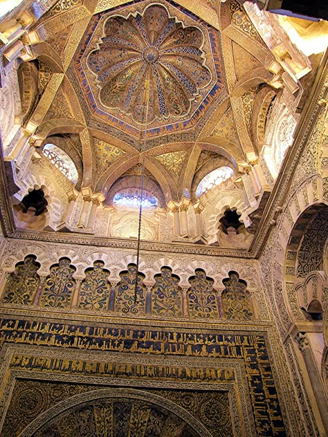 Inlaid gold mosaic dome above the mihrab at Córdoba, Spain's medieval Grand Mosque (Mezquita). Photos do not do this artistry justice.  © Judith Sylte, 2013 Inside A Mosque, Great Mosque Of Damascus, Mosque Of Cordoba, Muqarnas Islamic Architecture, The Great Mosque Of Cordoba, Gold Mosaic, Ancient Greek Architecture, Grand Mosque, Mayan Ruins