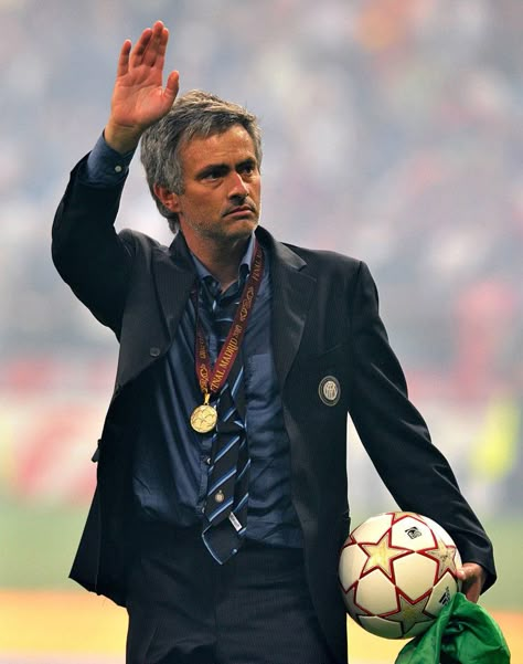 Coaching Football, Jose Mourinho Chelsea, Football Coaches, Jose Mourinho Inter, Soccer Coach, Jose Mourinho, Football Players Images, Football Manager, Football Illustration