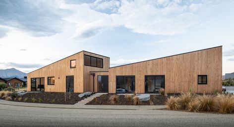 Jack’s Point House / Ben Hudson Architects Dark Painted Walls, Fire Area, Alpine House, Natural Building Materials, Farm Shed, Wood Facade, Agricultural Buildings, Wood Cladding, Best Architects