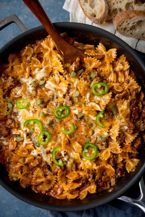 Ground Beef With Pasta, Ultimate Cheeseburger, Weeknight Bolognese, Autumn Pasta Recipes, Kitchen Sanctuary, Fall Pasta, Cheeseburger Pasta, Crockpot Pasta, Beef Ground