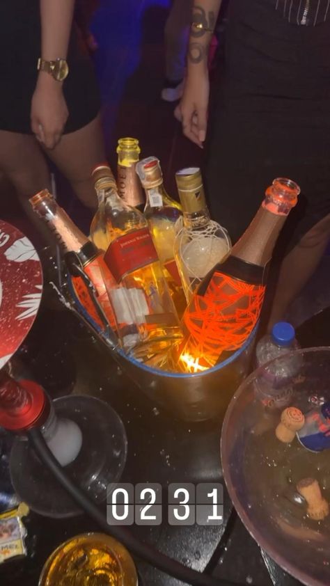 Party Fake Story Instagram, Bottle Service Aesthetic, Bgc Taguig Night, Liquor Party, Bar Pics, Daaru Party Pic, Party Night Club Aesthetic, Party Pic, Night Club Aesthetic