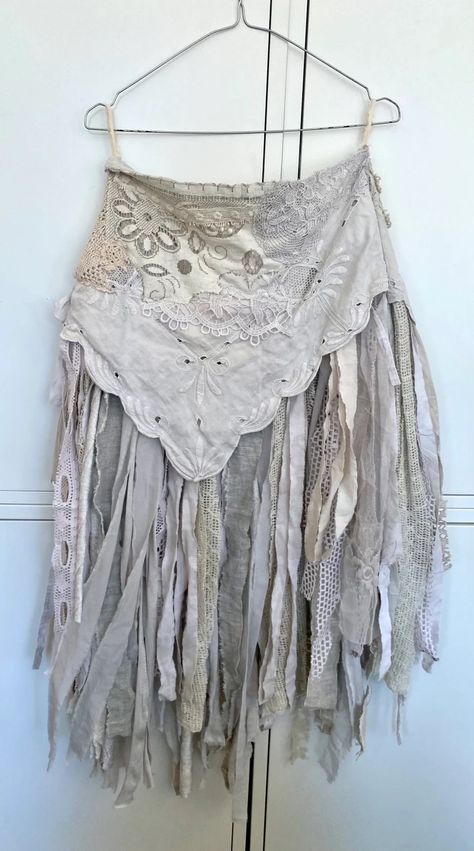 Diy Layered Skirt, Shipwreck Fashion, Rag Clothes, Diy Boho Clothes, Rag Skirt, Upcycled Handbag, Modest Wardrobe, Shabby Chic Clothes, Upcycle Clothes Diy